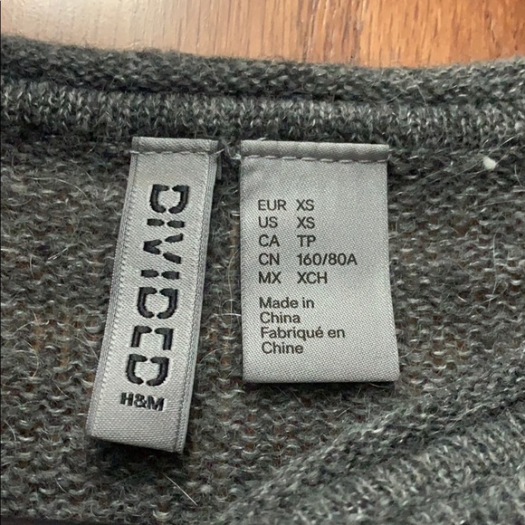 H&M distressed sweater - Picture 2 of 8